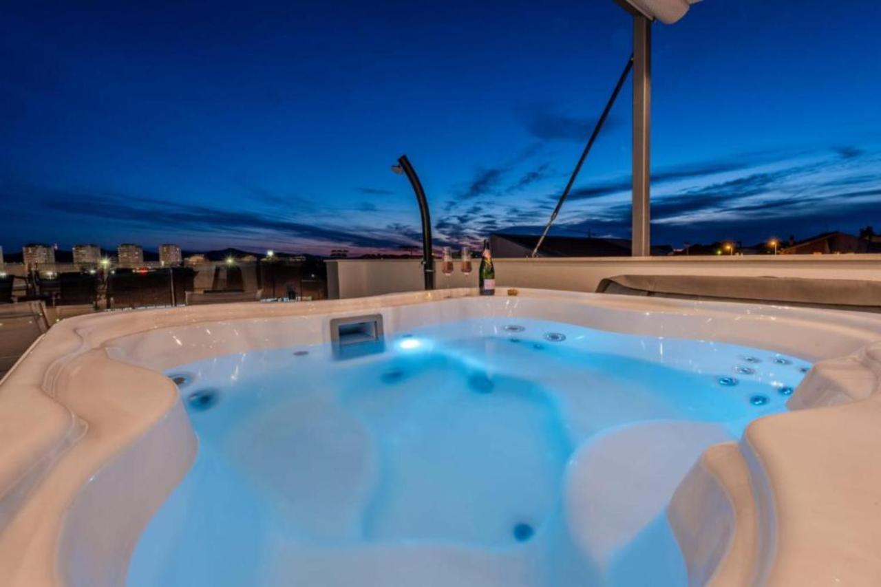 Luxury Majpruz Suites I زادار المظهر الخارجي الصورة