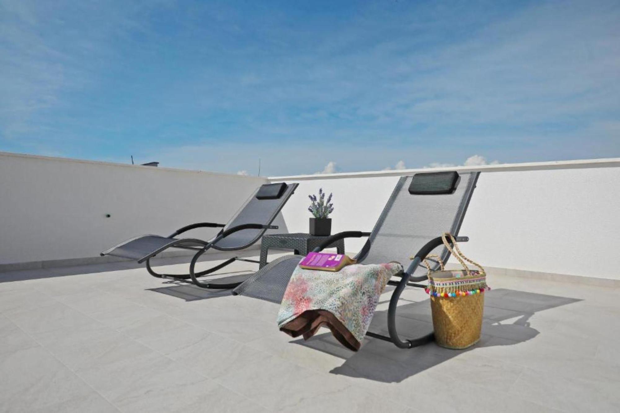 Luxury Majpruz Suites I زادار الغرفة الصورة
