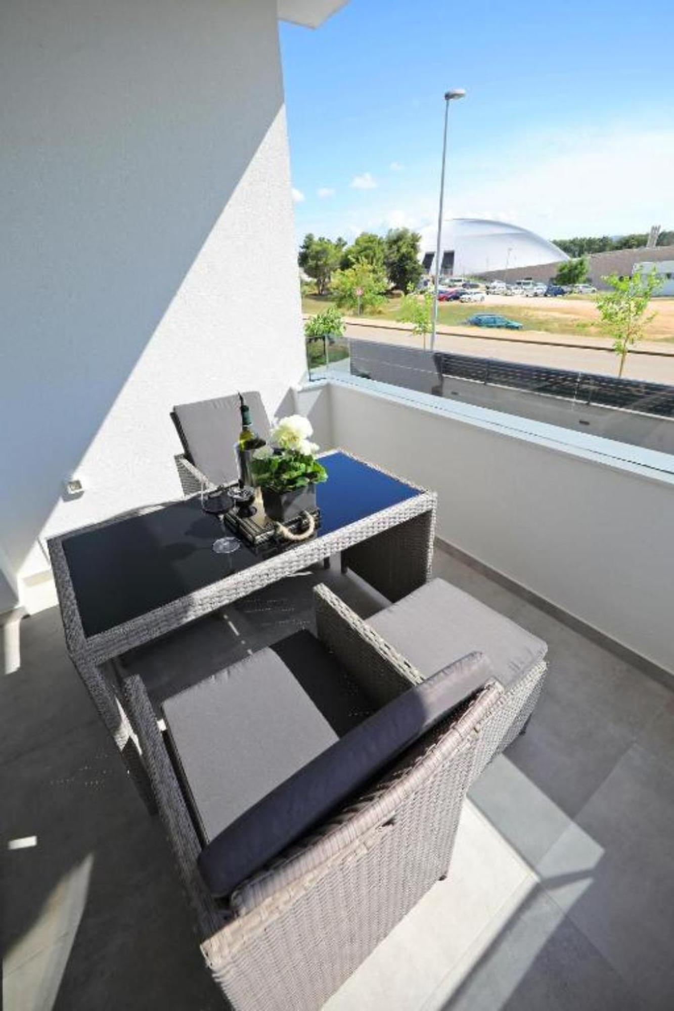Luxury Majpruz Suites I زادار الغرفة الصورة